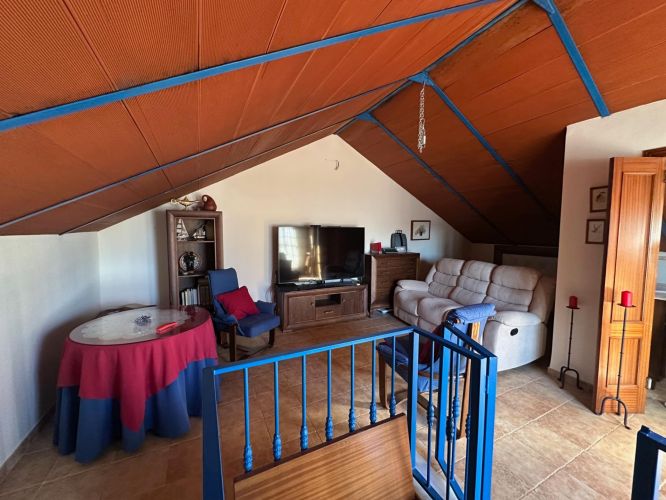CASA CON PISCINA EN ENCINAREJO