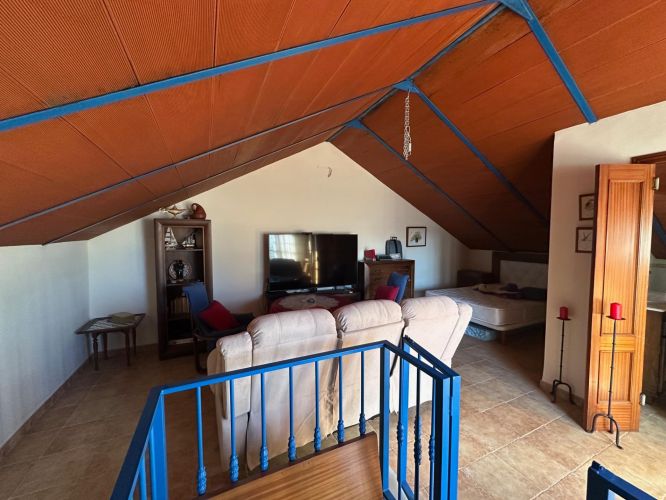 CASA CON PISCINA EN ENCINAREJO