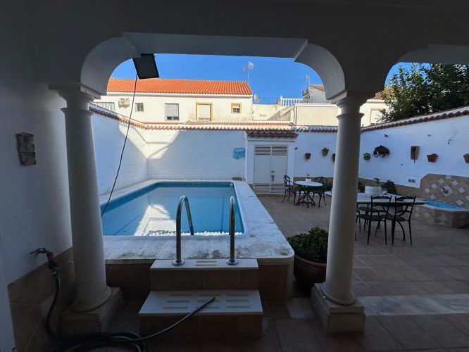 CASA CON PISCINA EN ENCINAREJO