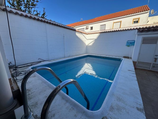 CASA CON PISCINA EN ENCINAREJO