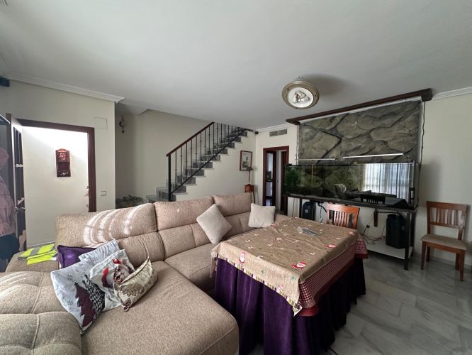 CASA CON PISCINA EN ENCINAREJO