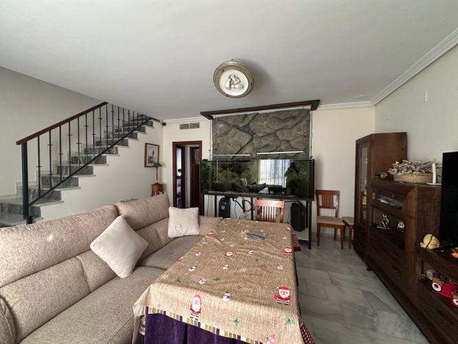 CASA CON PISCINA EN ENCINAREJO