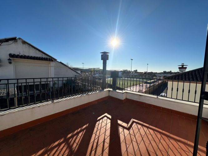CASA CON PISCINA EN ENCINAREJO