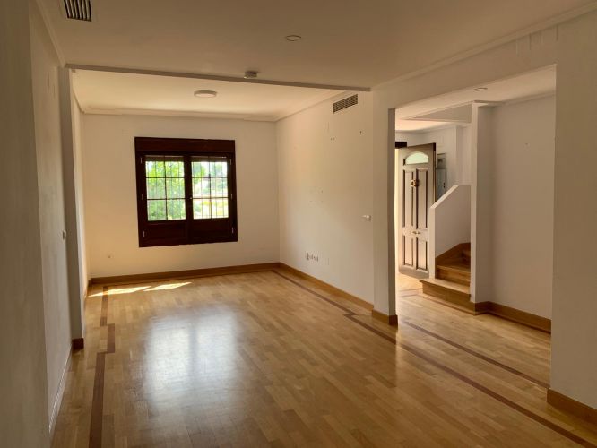 VENTA CASA ADOSADA EN MIRABUENO