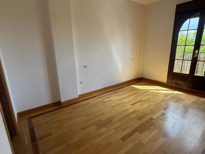 VENTA CASA ADOSADA EN MIRABUENO