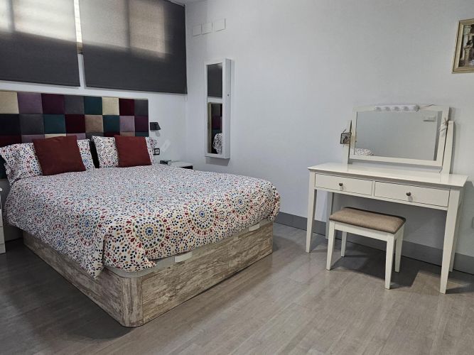 Espectacular triplex con piscina propia y plaza de garaje a pocos metros del Vial Norte
