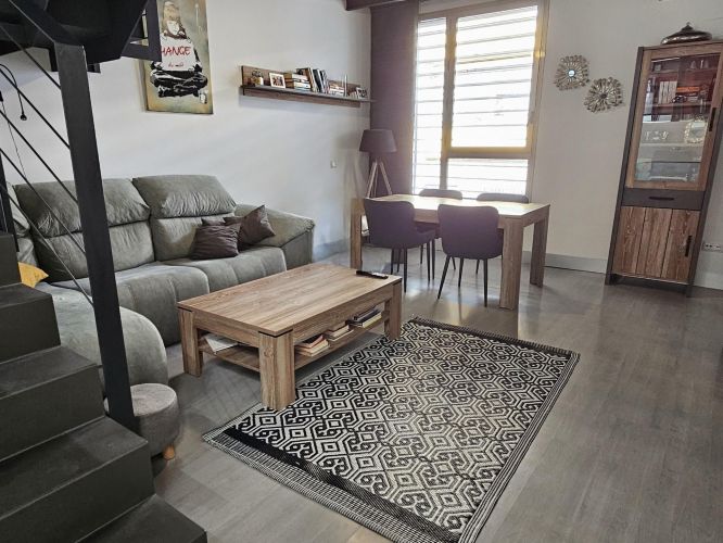 Espectacular triplex con piscina propia y plaza de garaje a pocos metros del Vial Norte