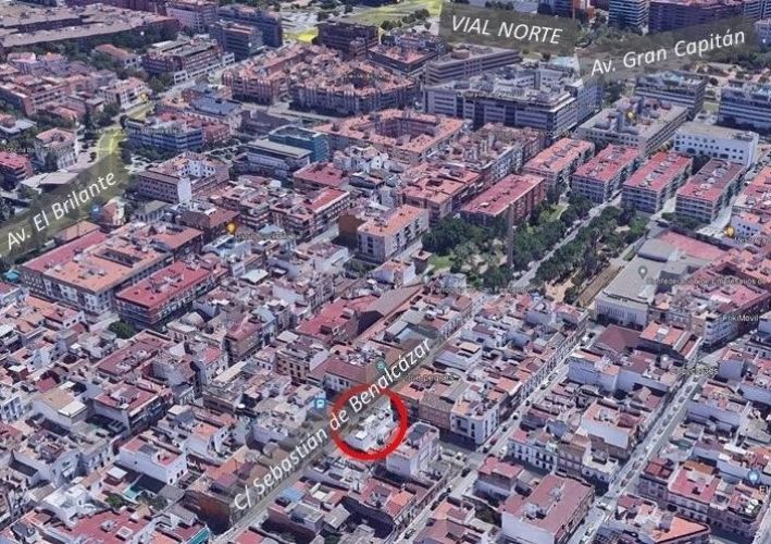 Espectacular triplex con piscina propia y plaza de garaje a pocos metros del Vial Norte