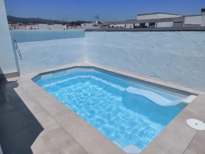 Espectacular triplex con piscina propia y plaza de garaje a pocos metros del Vial Norte