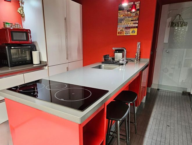 Espectacular triplex con piscina propia y plaza de garaje a pocos metros del Vial Norte