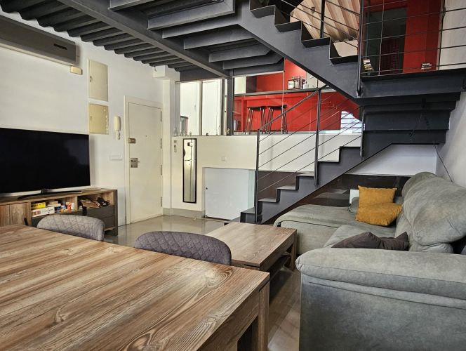 Espectacular triplex con piscina propia y plaza de garaje a pocos metros del Vial Norte