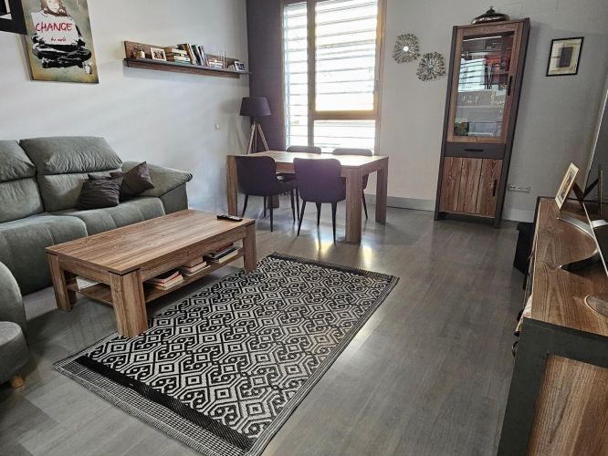 Espectacular triplex con piscina propia y plaza de garaje a pocos metros del Vial Norte