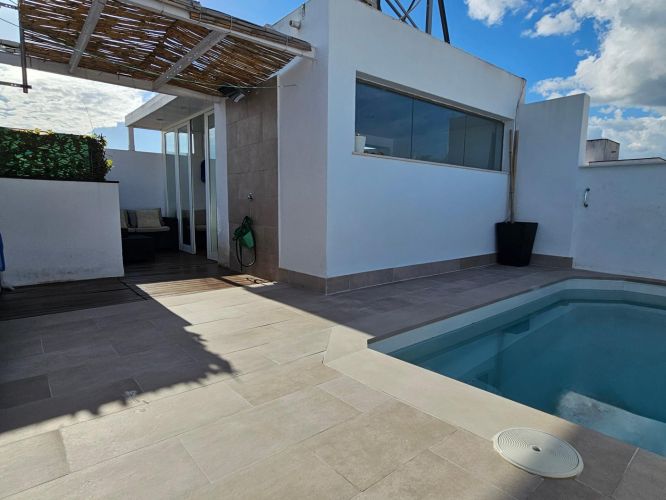 Espectacular triplex con piscina propia y plaza de garaje a pocos metros del Vial Norte
