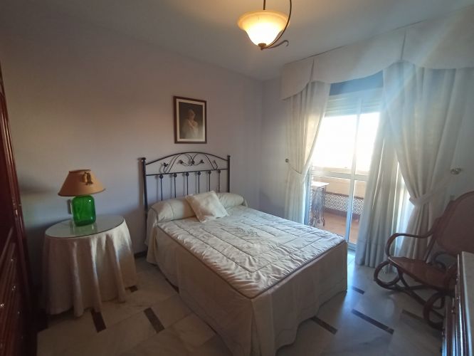 PISO DE ALQUILER EN VISTALEGRE - PARQUE CRUZCONDE