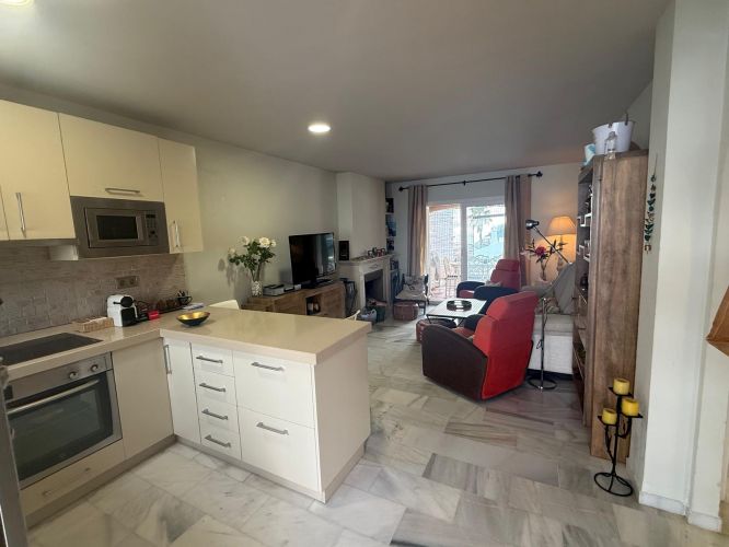 PISO EN VENTA EN CALAHONDA 