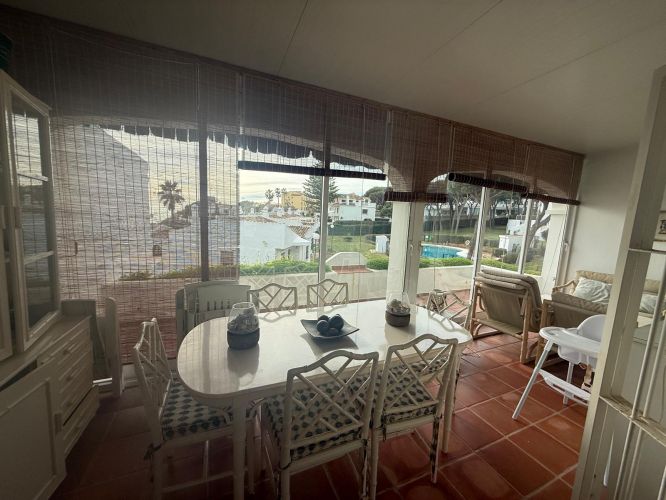 PISO EN VENTA EN CALAHONDA 