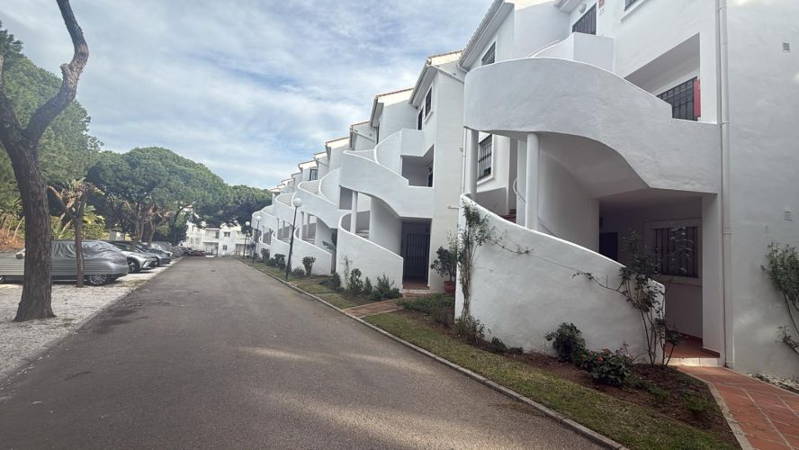 PISO EN VENTA EN CALAHONDA 