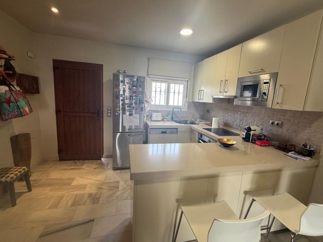 PISO EN VENTA EN CALAHONDA 