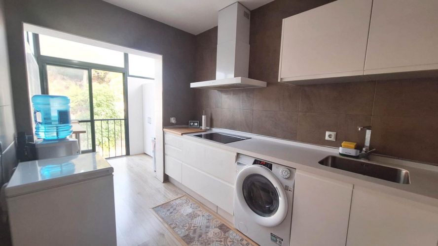 CASA ADOSADA EN LAS JARAS  