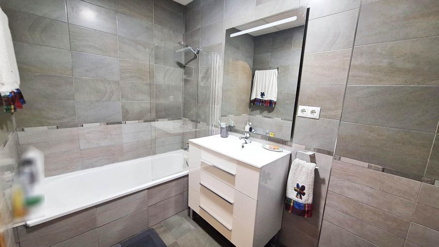 CASA ADOSADA EN LAS JARAS  