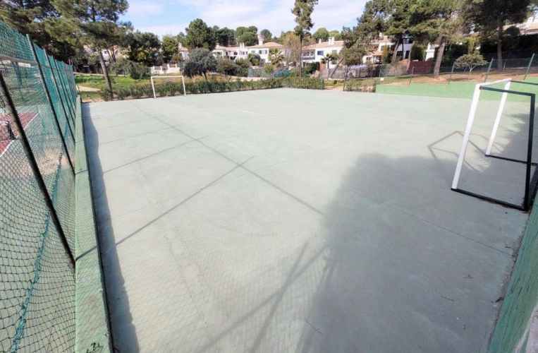 CASA ADOSADA EN LAS JARAS  