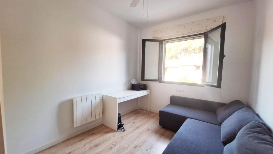 CASA ADOSADA EN LAS JARAS  