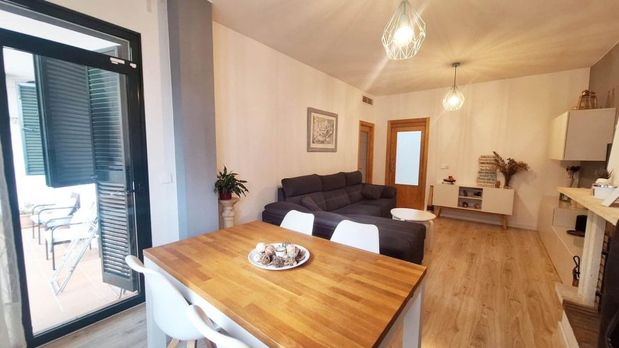 CASA ADOSADA EN LAS JARAS  