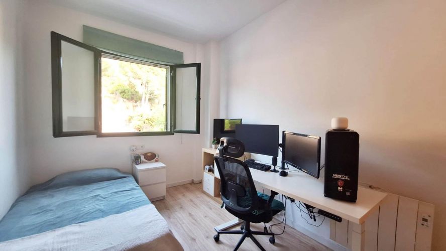 CASA ADOSADA EN LAS JARAS  