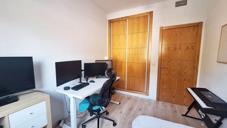 CASA ADOSADA EN LAS JARAS  