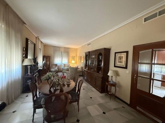 CHALET JUNTO AL COLEGIO DE LA SALLE