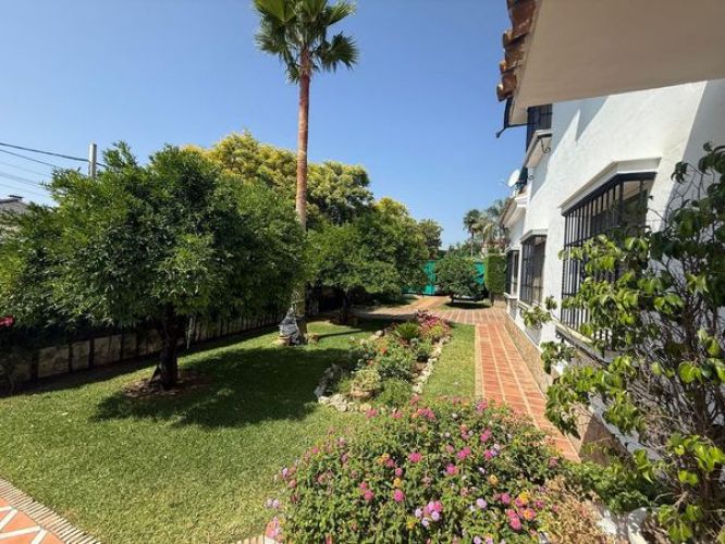 CHALET JUNTO AL COLEGIO DE LA SALLE