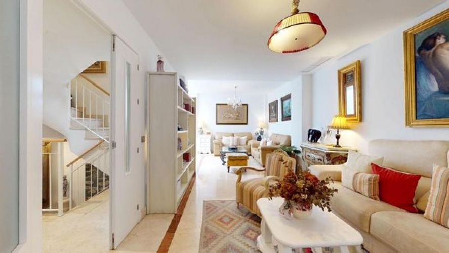 CASA ADOSADA EN SAN RAFAEL DE LA ALBAIDA!