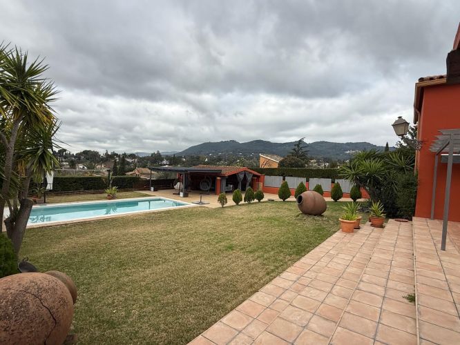 CHALET EN UNA PLANTA CON MAGNÍFICAS VISTAS!