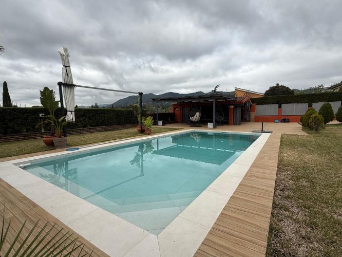 CHALET EN UNA PLANTA CON MAGNÍFICAS VISTAS!