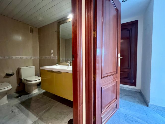 PISO EN ZONA MARIA LA JUDIA CON 2 PLAZAS DE GARAJE!