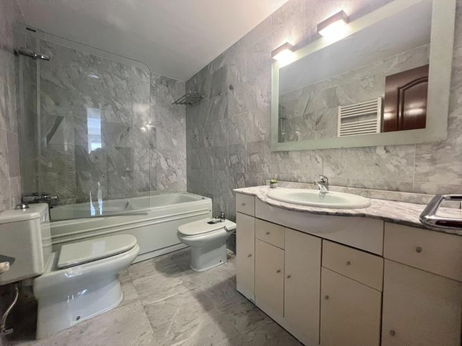 PISO EN ZONA MARIA LA JUDIA CON 2 PLAZAS DE GARAJE!