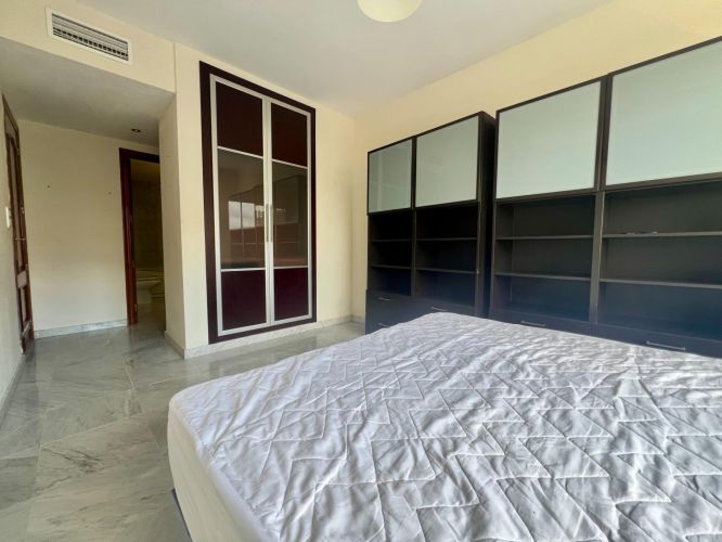 PISO EN ZONA MARIA LA JUDIA CON 2 PLAZAS DE GARAJE!