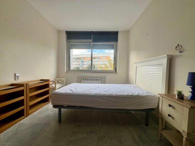 PISO EN ZONA MARIA LA JUDIA CON 2 PLAZAS DE GARAJE!