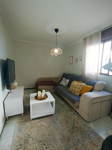 CASA ADOSADA EN CASCO ANTIGUO