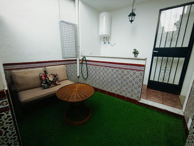 CASA ADOSADA EN CASCO ANTIGUO