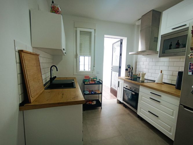 CASA ADOSADA EN CASCO ANTIGUO