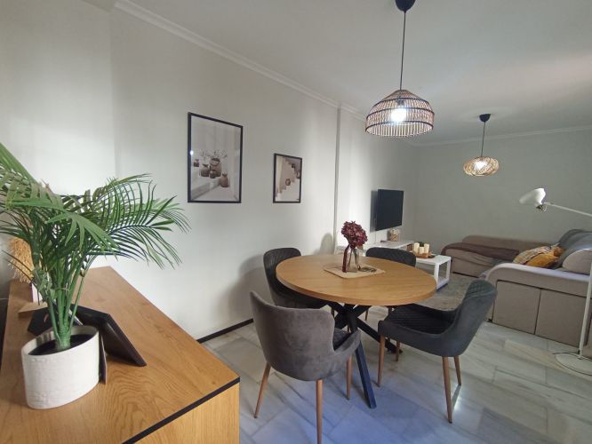 CASA ADOSADA EN CASCO ANTIGUO