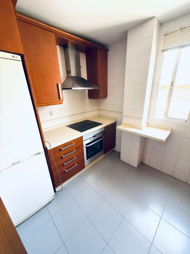 Excelente piso de 4 dormitorios y 2 baños con cochera y trastero junto Vial y Renfe