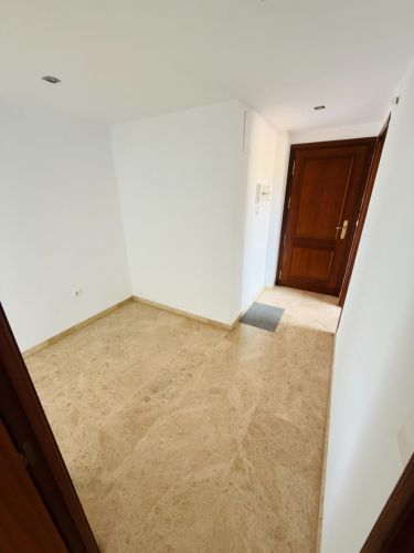 Excelente piso de 4 dormitorios y 2 baños con cochera y trastero junto Vial y Renfe