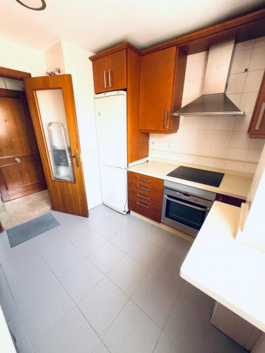 Excelente piso de 4 dormitorios y 2 baños con cochera y trastero junto Vial y Renfe