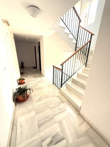 Excelente piso de 4 dormitorios y 2 baños con cochera y trastero junto Vial y Renfe