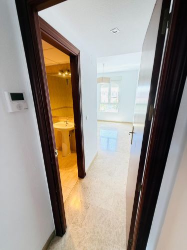 Excelente piso de 4 dormitorios y 2 baños con cochera y trastero junto Vial y Renfe