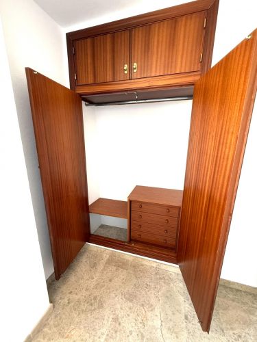 Excelente piso de 4 dormitorios y 2 baños con cochera y trastero junto Vial y Renfe