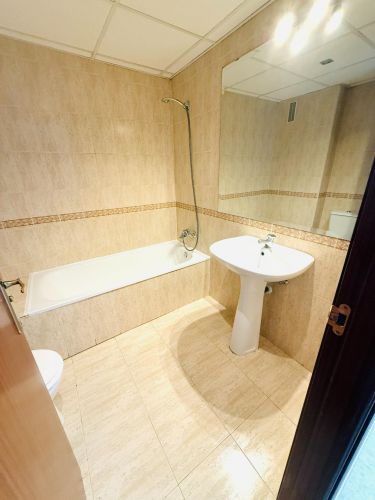 Excelente piso de 4 dormitorios y 2 baños con cochera y trastero junto Vial y Renfe