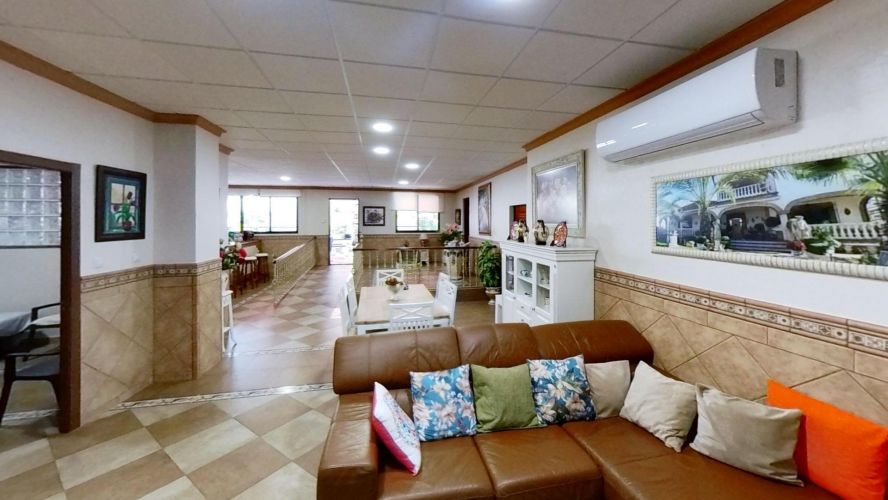 MAGNIFICO CHALET DE DOS VIVIENDAS EN LA COLINA